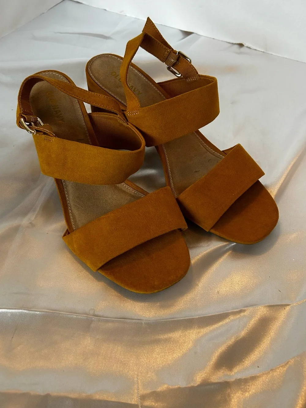 Womens Old Navy Buckled Slingback Strap Block Heel Sandal Faux Suede Mustard 8